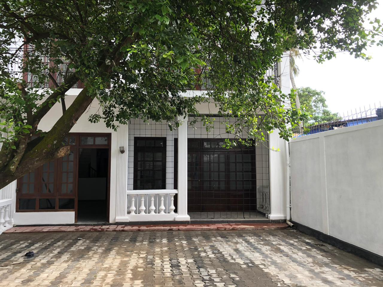 2 Stories Unfurnished House for Rent at Colombo 5