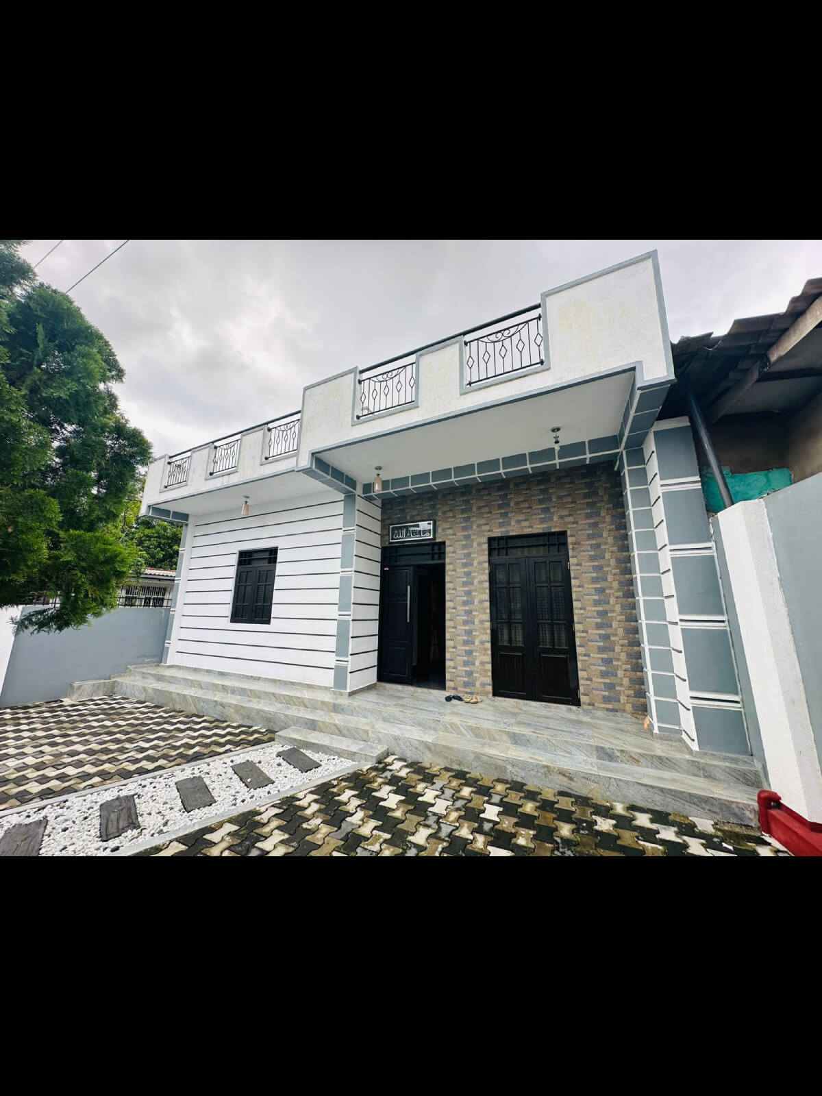 3 Stories House for Sale at Kolannawa (Private Lane)