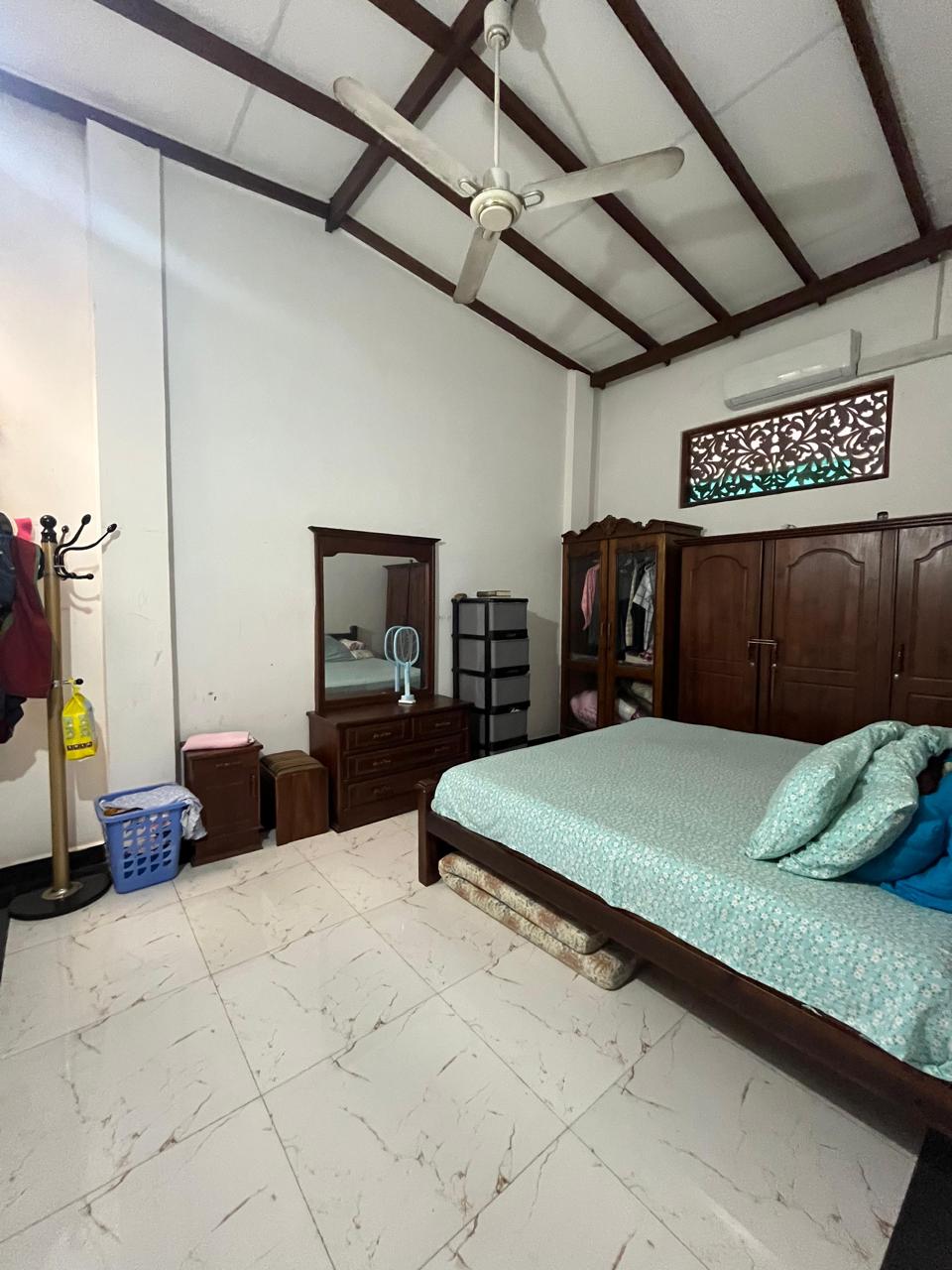 3 Story House for Sale in Robert Gunawardana Road, Colombo 06